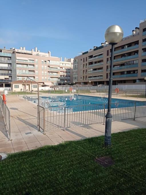 Acogedor Apartamento Con Piscina Y Garaje Apartment Huesca Ngoại thất bức ảnh